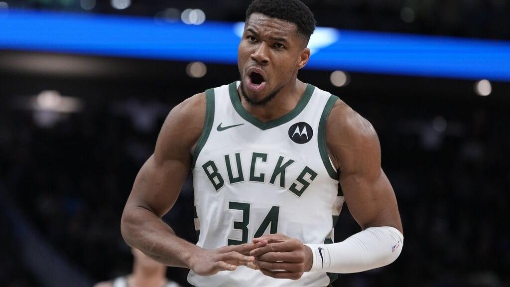 Bucks snap losing streak by crushing Jazz behind Dame, Giannis